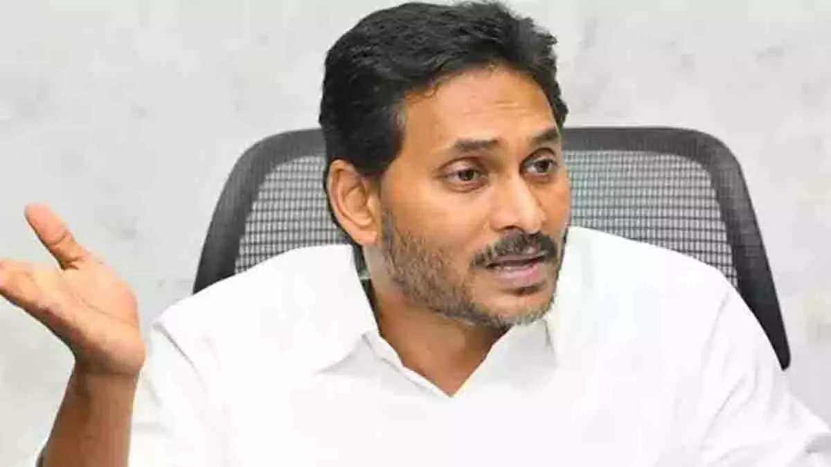 Jagan ने पोसानी की गिरफ्तारी की निंदा की, अभिनेता की पत्नी को समर्थन का आश्वासन दिया Jagan ने पोसानी की गिरफ्तारी की निंदा की, अभिनेता की पत्नी को समर्थन का आश्वासन दिया