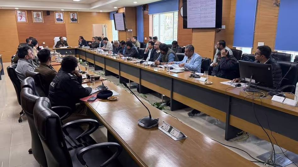 Sikkim : अधिकारियों ने उच्च स्तरीय बैठक में सेवोके-रंगपो रेलवे परियोजना की प्रगति की समीक्षा Sikkim : अधिकारियों ने उच्च स्तरीय बैठक में सेवोके-रंगपो रेलवे परियोजना की प्रगति की समीक्षा