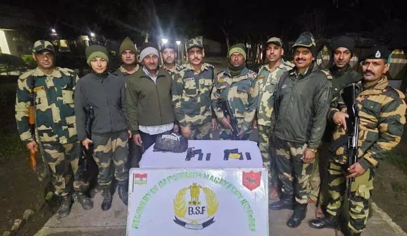 अमृतसर सीमा क्षेत्र में BSF ने दो तुर्की निर्मित पिस्तौल और दो ड्रोन जब्त किए अमृतसर सीमा क्षेत्र में BSF ने दो तुर्की निर्मित पिस्तौल और दो ड्रोन जब्त किए
