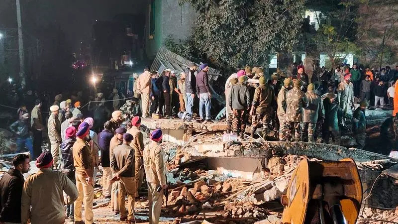 Chandigarh: इमारत ढहने की जांच में मालिक और ठेकेदार पर आरोप Chandigarh: इमारत ढहने की जांच में मालिक और ठेकेदार पर आरोप