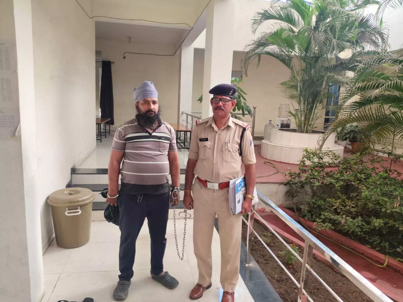 Raipur Breaking: आमानाका में पकड़ाया सबसे पुराना ड्रग्स पैडलर Raipur Breaking: आमानाका में पकड़ाया सबसे पुराना ड्रग्स पैडलर