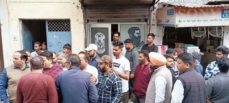 Rambali Chowk पर गोलीबारी में एक महिला समेत दो लोग घायल Rambali Chowk पर गोलीबारी में एक महिला समेत दो लोग घायल