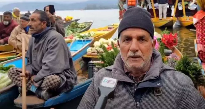 Srinagar हेरिटेज फेस्टिवल के दूसरे दिन शिकारा मार्च का आयोजन Srinagar हेरिटेज फेस्टिवल के दूसरे दिन शिकारा मार्च का आयोजन
