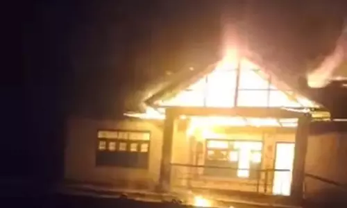 दक्षिण कश्मीर के अनंतनाग में आधी रात को लगी आग में सरकारी एसएसए प्राथमिक स्कूल जलकर खाक