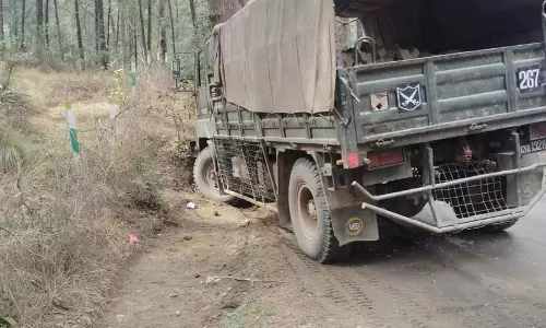 राजौरी में नियंत्रण रेखा के पास सेना के वाहन पर आतंकवादियों ने गोलीबारी की, तलाशी शुरू