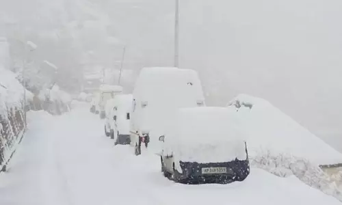 Himachal: लाहौल और स्पीति जिले में भारी बर्फबारी से जनजीवन अस्त-व्यस्त