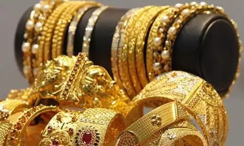 सोने की आसमान छूती कीमतों का असर कश्मीर में आगामी शादी समारोहों पर भी  पड़ा