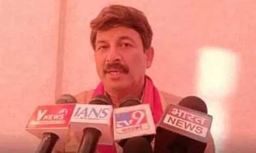 बागेश्वर धाम में कन्या विवाह महोत्सव में शामिल हुए मनोज तिवारी, कहा- सनातन का मुख्य धर्म सेवा है