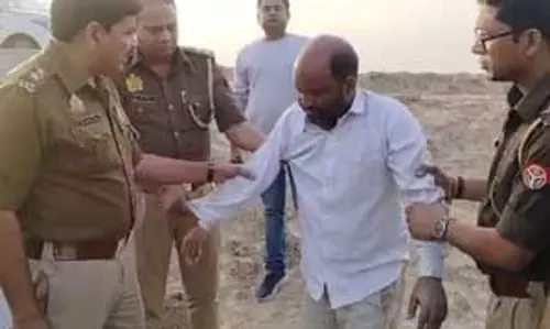 ग्रेटर नोएडा : पुलिस ने मुठभेड़ में 50 हजार के इनामी बदमाश को किया गिरफ्तार ग्रेटर नोएडा : पुलिस ने मुठभेड़ में 50 हजार के इनामी बदमाश को किया गिरफ्तार