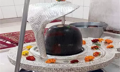 Solan : शिवलिंग पर चढ़ाई गई 4 किलो चांदी की परत