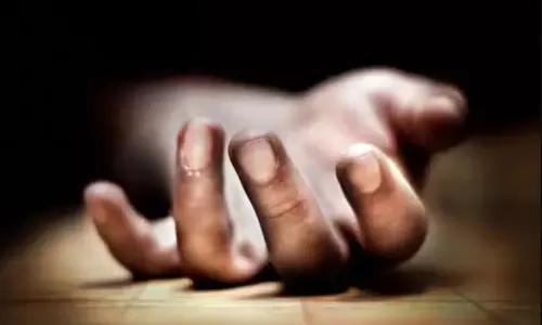 Odisha: कैपिटल अस्पताल में एक्स-रे तकनीशियन फंदे से लटका मिला Odisha: कैपिटल अस्पताल में एक्स-रे तकनीशियन फंदे से लटका मिला
