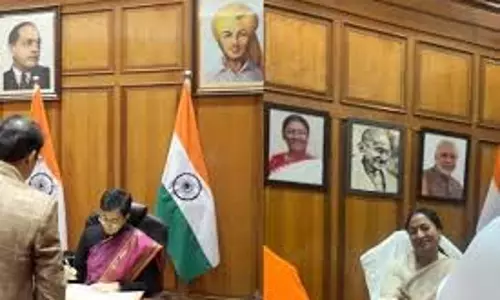 Delhi:  भगत सिंह, अंबेडकर की विरासत को लेकर बीजेपी और आप में टकराव