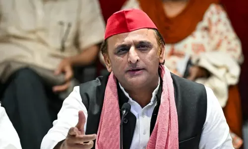 Lucknow: भाजपा वालों को बताना चाहिए कि वे गंगा को कैसे धोएंगे: अखिलेश यादव