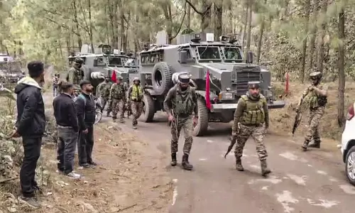 सेना के वाहन पर गोलीबारी के बाद, J&K के राजौरी में नियंत्रण रेखा के पास आतंकवाद विरोधी अभियान जारी