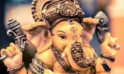 Vinayaka Chaturthi 2025: विनायक चतुर्थी के दिन करें इन मंत्रों का जाप, घर में बनी रहेगी सुख-समृद्धि Vinayaka Chaturthi 2025: विनायक चतुर्थी के दिन करें इन मंत्रों का जाप, घर में बनी रहेगी सुख-समृद्धि