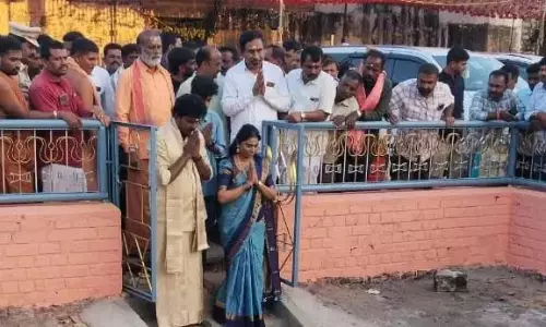 शिवरात्रि उत्सव के दौरान AP के ऐतिहासिक मंदिरों में हजारों लोग उमड़े शिवरात्रि उत्सव के दौरान AP के ऐतिहासिक मंदिरों में हजारों लोग उमड़े