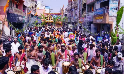 AP में महा शिवरात्रि पर श्रीकालाहस्ती मंदिर में भक्ति का माहौल AP में महा शिवरात्रि पर श्रीकालाहस्ती मंदिर में भक्ति का माहौल
