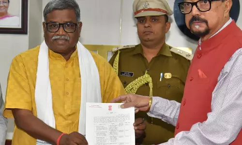 राज्यपाल डेका ने कई संस्थाओं को स्वेच्छानुदान राशि प्रदान की