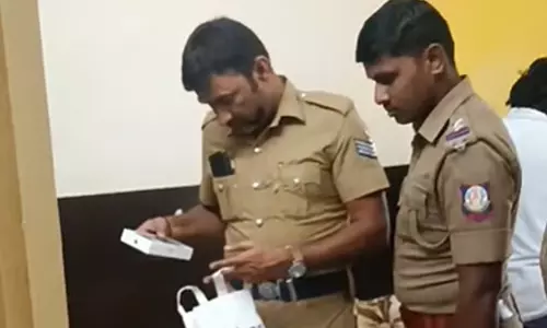 Coimbatore में छात्र छात्रावास पर पुलिस ने की छापेमारी Coimbatore में छात्र छात्रावास पर पुलिस ने की छापेमारी