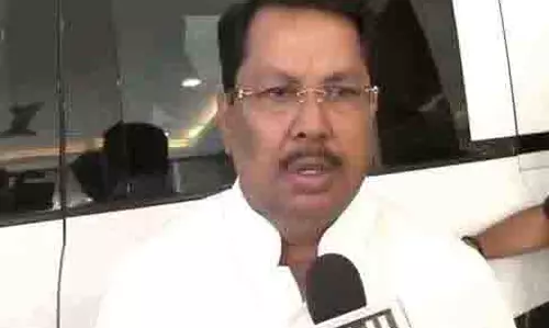 वारंगल में MLC केंद्रों पर कड़ी सुरक्षा के बीच मतदान जारी वारंगल में MLC केंद्रों पर कड़ी सुरक्षा के बीच मतदान जारी