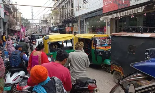 Nakodar में पार्किंग की कमी से यातायात में अव्यवस्था Nakodar में पार्किंग की कमी से यातायात में अव्यवस्था