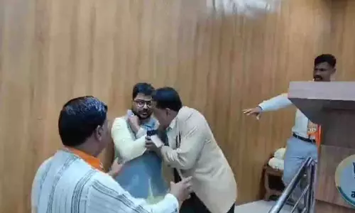 Rajasthan: भाजपा कार्यालय में प्रदेश पार्टी अध्यक्ष मदन राठौर के सामने भाजपा नेताओं में मारपीट Rajasthan: भाजपा कार्यालय में प्रदेश पार्टी अध्यक्ष मदन राठौर के सामने भाजपा नेताओं में मारपीट