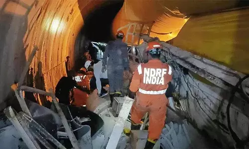 SLBC सुरंग में मलबा हटाने और टीबीएम मशीन से काटने का काम जारी SLBC सुरंग में मलबा हटाने और टीबीएम मशीन से काटने का काम जारी