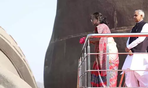 Gujarat: राष्ट्रपति मुर्मू ने स्टैच्यू ऑफ यूनिटी का दौरा किया, सरदार पटेल को श्रद्धांजलि दी Gujarat: राष्ट्रपति मुर्मू ने स्टैच्यू ऑफ यूनिटी का दौरा किया, सरदार पटेल को श्रद्धांजलि दी