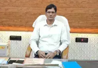 Ballia: सात परिषदीय विद्यालय बंद मिलने पर शिक्षकों पर गिरी गाज Ballia: सात परिषदीय विद्यालय बंद मिलने पर शिक्षकों पर गिरी गाज