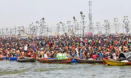 सफाई कर्मचारियों के लिए 10,000 रुपये का बोनस: योगी आदित्यनाथ ने की घोषणा सफाई कर्मचारियों के लिए 10,000 रुपये का बोनस: योगी आदित्यनाथ ने की घोषणा