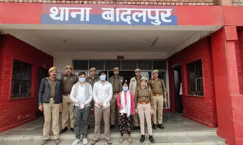 हनी ट्रैप के माध्यम से ठगी करने वाले गिरोह का पर्दाफाश, महिला समेत तीन गिरफ्तार हनी ट्रैप के माध्यम से ठगी करने वाले गिरोह का पर्दाफाश, महिला समेत तीन गिरफ्तार