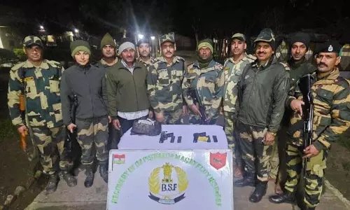 अमृतसर सीमा क्षेत्र में BSF ने दो तुर्की निर्मित पिस्तौल और दो ड्रोन जब्त किए