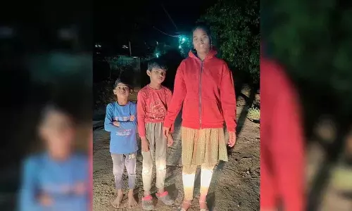 Sangareddy में तीन लोगों की जान लेने वाली दुर्घटना में तीन बच्चे अनाथ हो गए