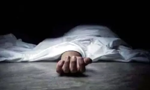 Jammu: शिक्षक ने फांसी लगाकर आत्महत्या कर ली Jammu: शिक्षक ने फांसी लगाकर आत्महत्या कर ली
