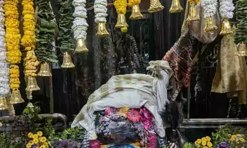 महाशिवरात्रि पर श्मसान में चिता भस्म आरती महाशिवरात्रि पर श्मसान में चिता भस्म आरती