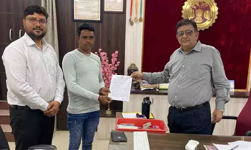 Datia: कलेक्टर ने सहरिया वर्ग के आदिवासी युवा को दी नियुक्ति