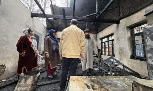 Anantnag में प्राथमिक स्कूल आग में जलकर खाक