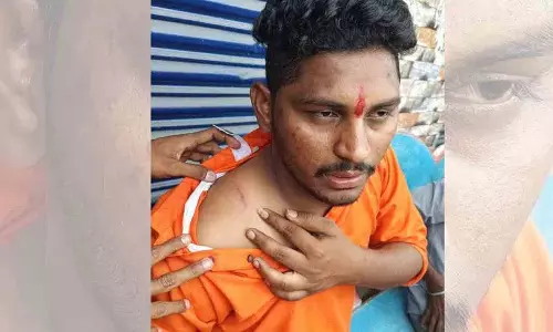 आदिलाबाद में MLC चुनाव के दौरान कांग्रेस, भाजपा कार्यकर्ताओं में झड़प आदिलाबाद में MLC चुनाव के दौरान कांग्रेस, भाजपा कार्यकर्ताओं में झड़प