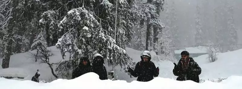 Srinagar बर्फबारी और बारिश से कश्मीर में सर्दियों की रौनक लौटी Srinagar बर्फबारी और बारिश से कश्मीर में सर्दियों की रौनक लौटी