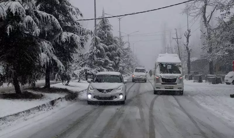 Kupwara बर्फबारी से कुपवाड़ा में जनजीवन ठप्प Kupwara बर्फबारी से कुपवाड़ा में जनजीवन ठप्प