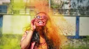 Holi Skin Care: चेहरे से होली के परमानेंट रंग हटाने के 5 आसान और असरदार तरीके Holi Skin Care: चेहरे से होली के परमानेंट रंग हटाने के 5 आसान और असरदार तरीके