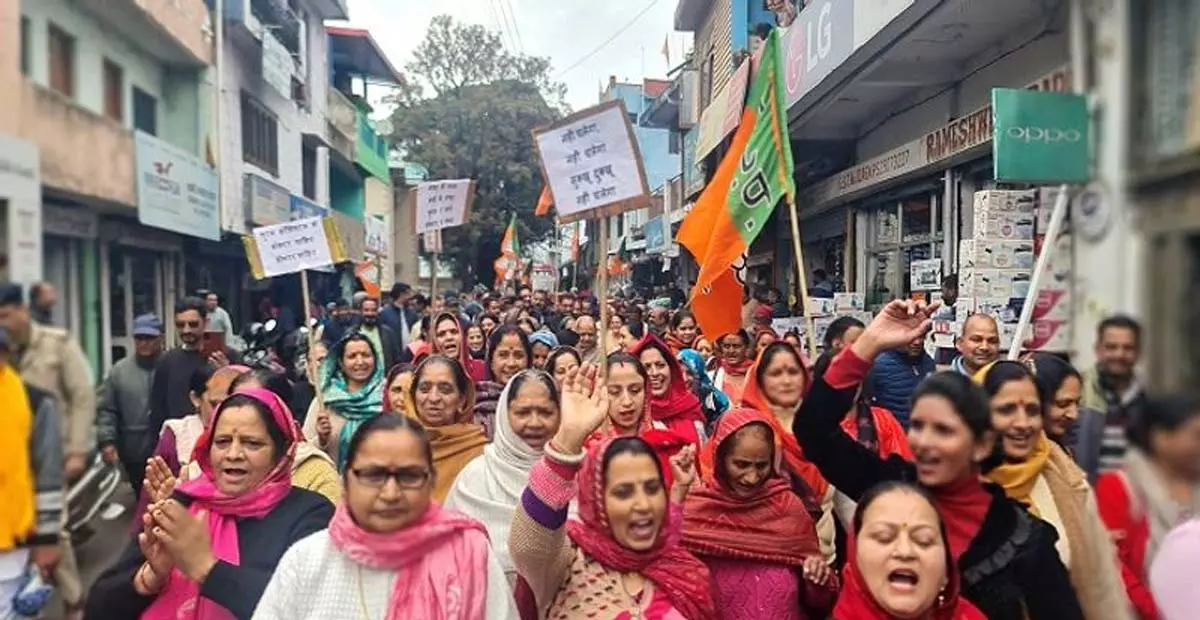 Himachal: भाजपा ने थुरल अस्पताल में खराब स्वास्थ्य सेवाओं के विरोध में प्रदर्शन किया Himachal: भाजपा ने थुरल अस्पताल में खराब स्वास्थ्य सेवाओं के विरोध में प्रदर्शन किया