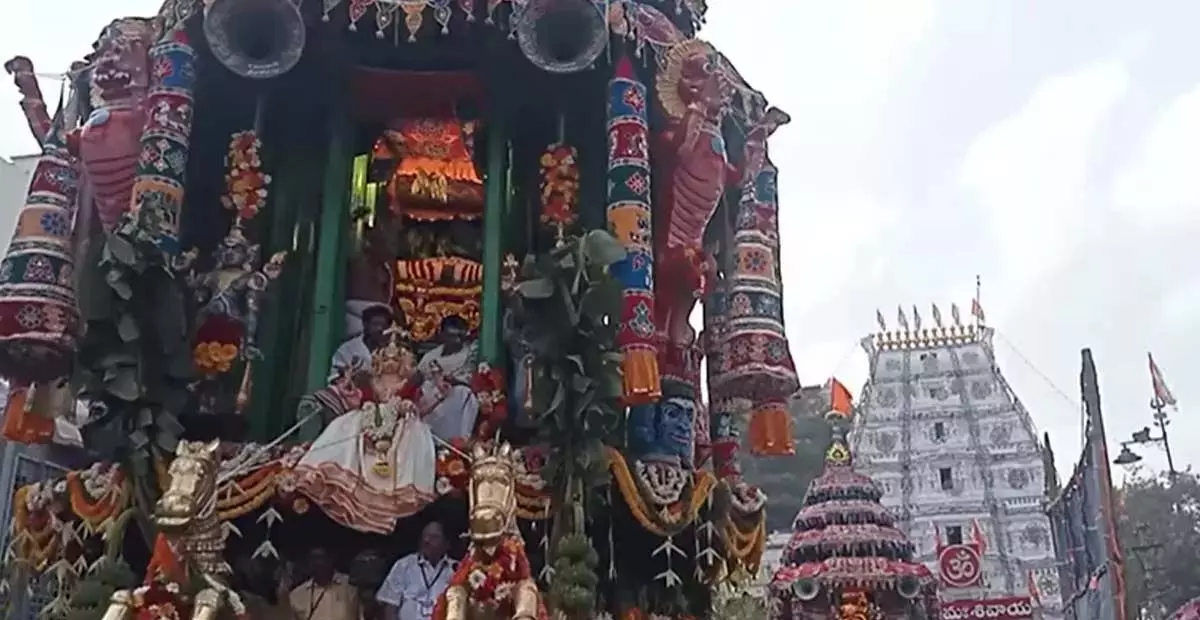 Andhra: श्रीकलाहस्तेश्वर मंदिर में भव्य रथोत्सव मनाया गया Andhra: श्रीकलाहस्तेश्वर मंदिर में भव्य रथोत्सव मनाया गया