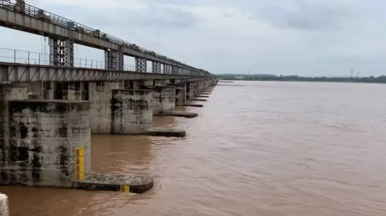 Odisha: कटक में महानदी रिवरफ्रंट परियोजना पर काम जल्द शुरू होगा Odisha: कटक में महानदी रिवरफ्रंट परियोजना पर काम जल्द शुरू होगा