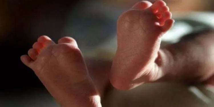 ओडिशा के जाजपुर में किशोर छात्रा ने बच्चे को जन्म दिया, अधिकारी जांच में जुटे ओडिशा के जाजपुर में किशोर छात्रा ने बच्चे को जन्म दिया, अधिकारी जांच में जुटे