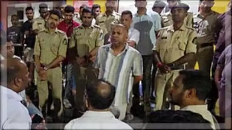 DGP आलोक कुमार ने हत्या मामले से निपटने में लापरवाही के लिए मंड्रेम PI के खिलाफ कार्रवाई की DGP आलोक कुमार ने हत्या मामले से निपटने में लापरवाही के लिए मंड्रेम PI के खिलाफ कार्रवाई की