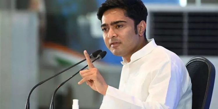 अभिषेक बनर्जी ने ममता के साथ झगड़े की अटकलों को खारिज किया अभिषेक बनर्जी ने ममता के साथ झगड़े की अटकलों को खारिज किया