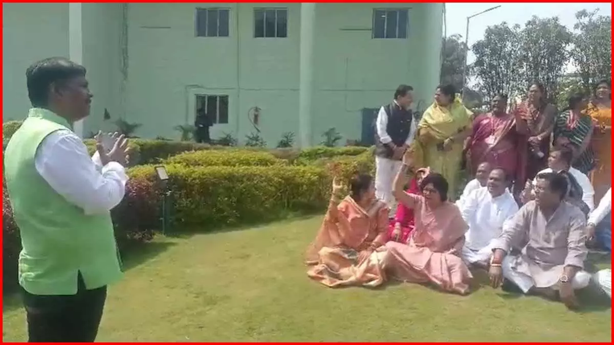छत्तीसगढ़ विधानसभा में जोरदार हंगामा हुआ छत्तीसगढ़ विधानसभा में जोरदार हंगामा हुआ