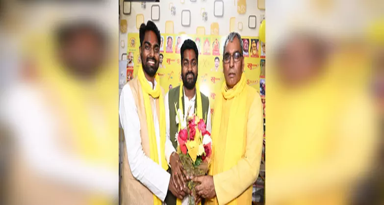 मंत्री के बेटे को मिली जान से मारने की धमकी, शख्स ने वीडियो बनाकर सोशल मीडिया पर किया शेयर मंत्री के बेटे को मिली जान से मारने की धमकी, शख्स ने वीडियो बनाकर सोशल मीडिया पर किया शेयर