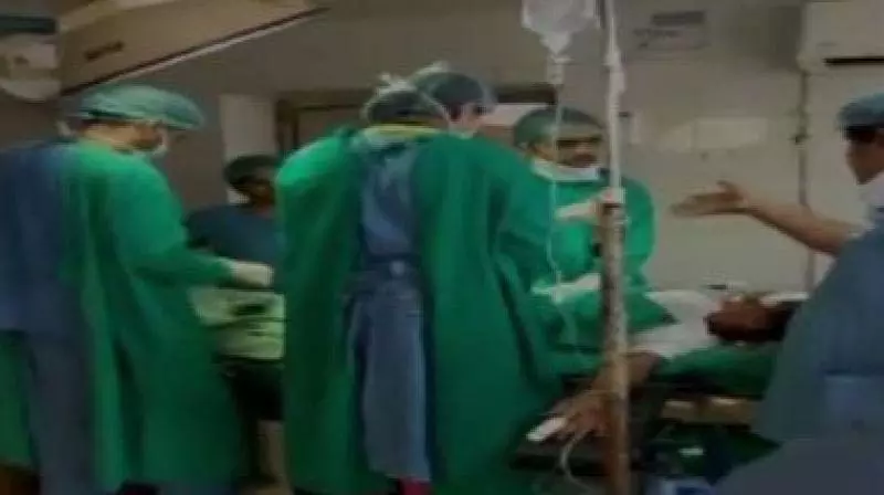 Telangana: किडनी रैकेट मामले में प्राप्तकर्ता को प्रत्यारोपण के एक महीने बाद छुट्टी दे दी गई Telangana: किडनी रैकेट मामले में प्राप्तकर्ता को प्रत्यारोपण के एक महीने बाद छुट्टी दे दी गई